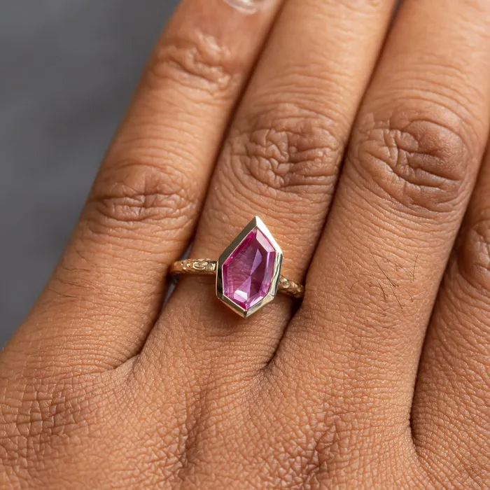 Discovery Gems Rings 125ct Elongated Geo Slice Pink Sapphire Evergreen Low Profile Bezel Solitaire Ring in 14k Yellow Gold