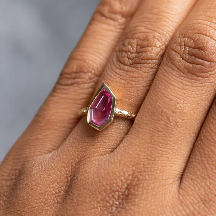 Discovery Gems Rings 125ct Elongated Geo Slice Pink Sapphire Evergreen Low Profile Bezel Solitaire Ring in 14k Yellow Gold