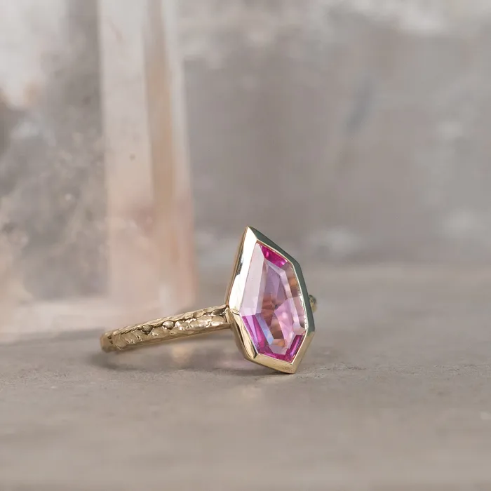 Discovery Gems Rings 125ct Elongated Geo Slice Pink Sapphire Evergreen Low Profile Bezel Solitaire Ring in 14k Yellow Gold