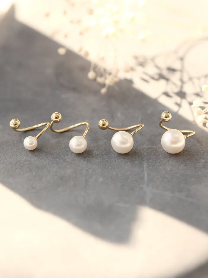 Earrings 14K gold Twist Freshwater Pearl Cartilage Earring 20g MinimalBijoux Earrings 14K gold Twist Freshwater Pearl Cartilage Earring 20g MinimalBijoux