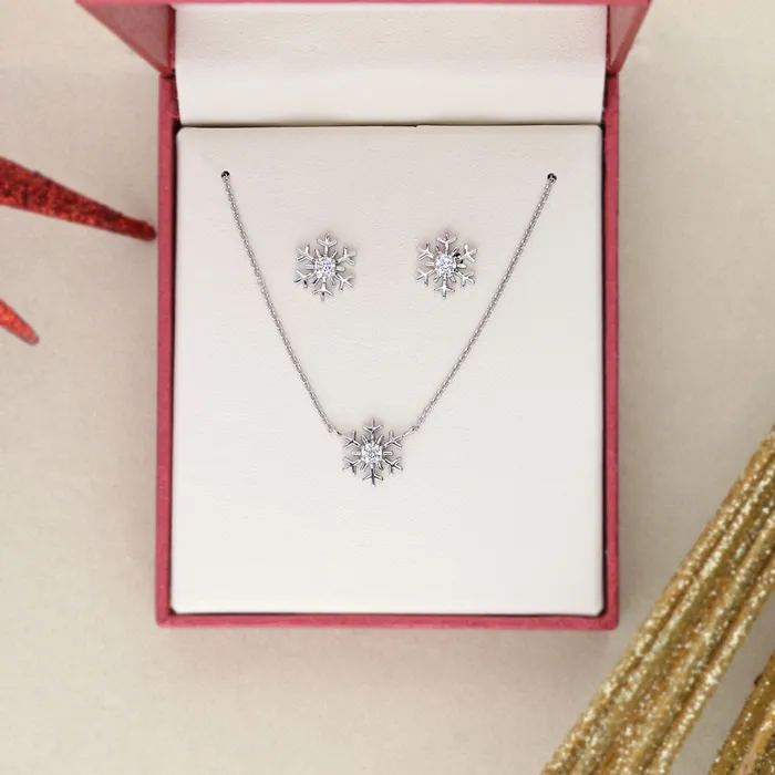 Earrings BERRICLE Snowflake CZ Stud Earrings in Sterling Silver