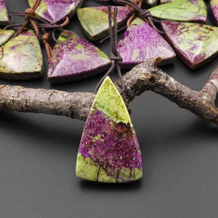 Natural Atlantisite Stichtite Triangle Pendant Side Drilled Gemstone Intrinsic Trading Necklaces Natural Atlantisite Stichtite Triangle Pendant Side Drilled Gemstone Intrinsic Trading Necklaces