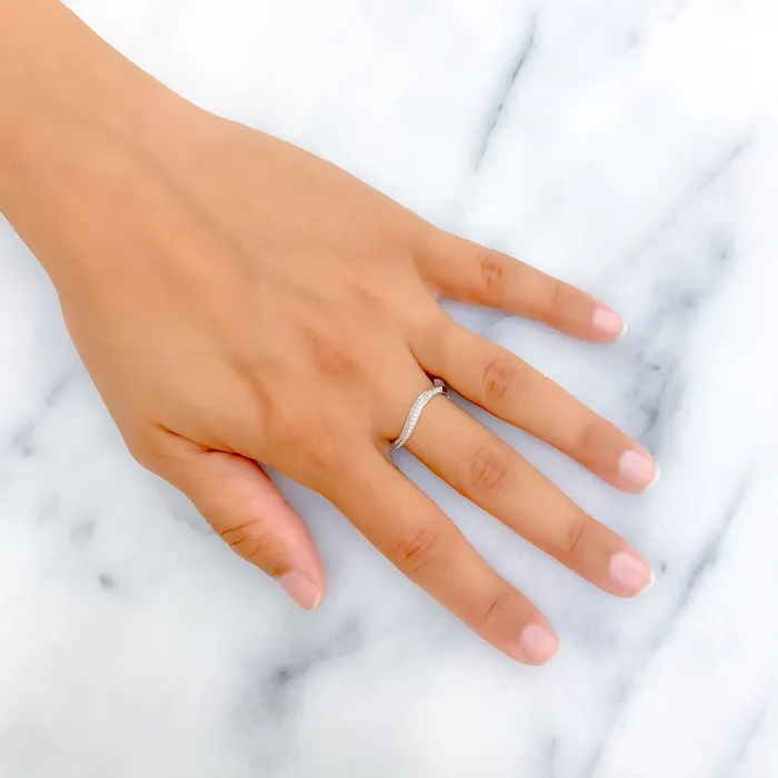 Andaaz Jewelers Chic Wavy Diamond 18k Gold Ring Rings