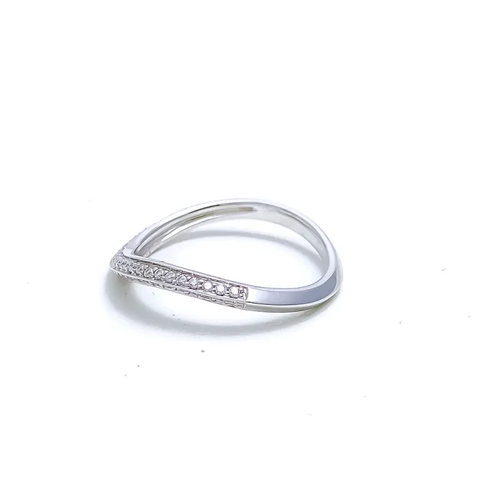 Andaaz Jewelers Chic Wavy Diamond 18k Gold Ring Rings