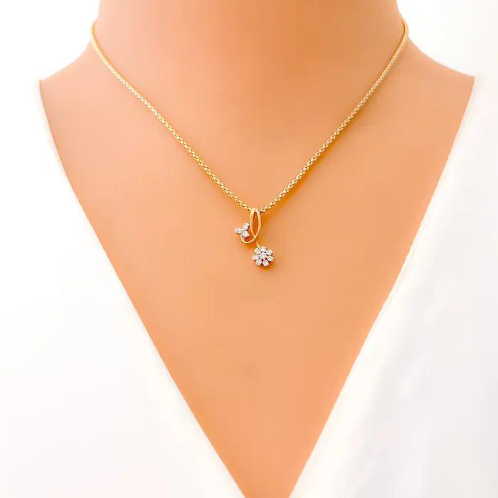 Andaaz Jewelers PreStyled Sets Glistening Floral Diamond 18k Gold Pendant