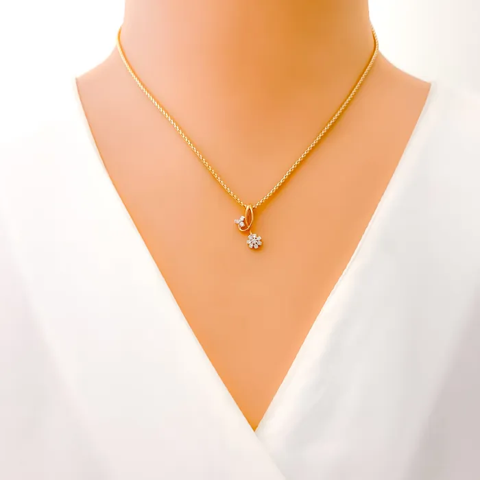 Andaaz Jewelers PreStyled Sets Glistening Floral Diamond 18k Gold Pendant