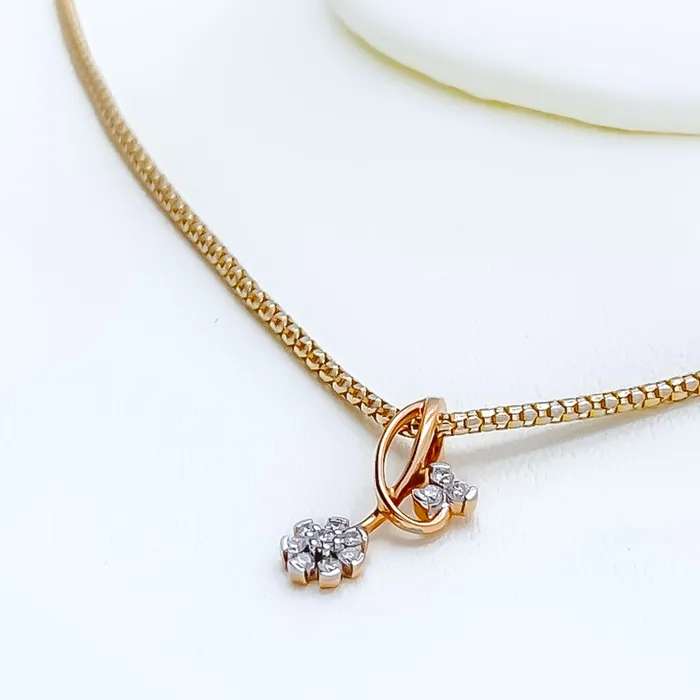 Andaaz Jewelers PreStyled Sets Glistening Floral Diamond 18k Gold Pendant