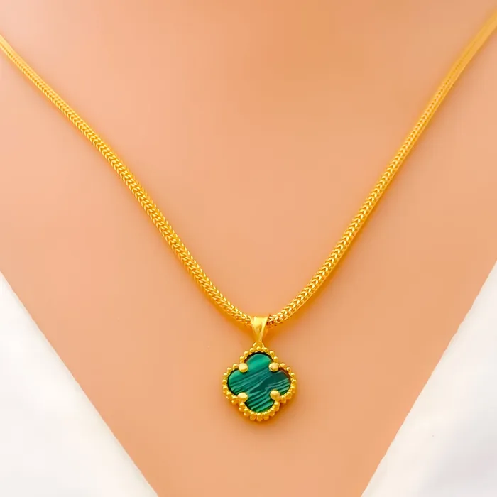 Andaaz Jewelers PreStyled Sets Regal Vibrant 21k Gold Clover Pendant Set