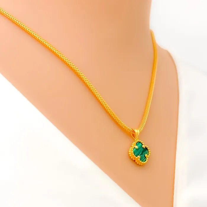 Andaaz Jewelers PreStyled Sets Regal Vibrant 21k Gold Clover Pendant Set