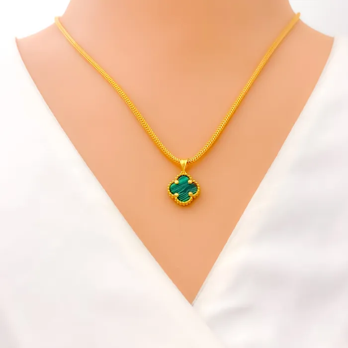 Andaaz Jewelers PreStyled Sets Regal Vibrant 21k Gold Clover Pendant Set