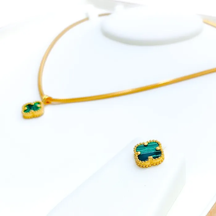 Andaaz Jewelers PreStyled Sets Regal Vibrant 21k Gold Clover Pendant Set