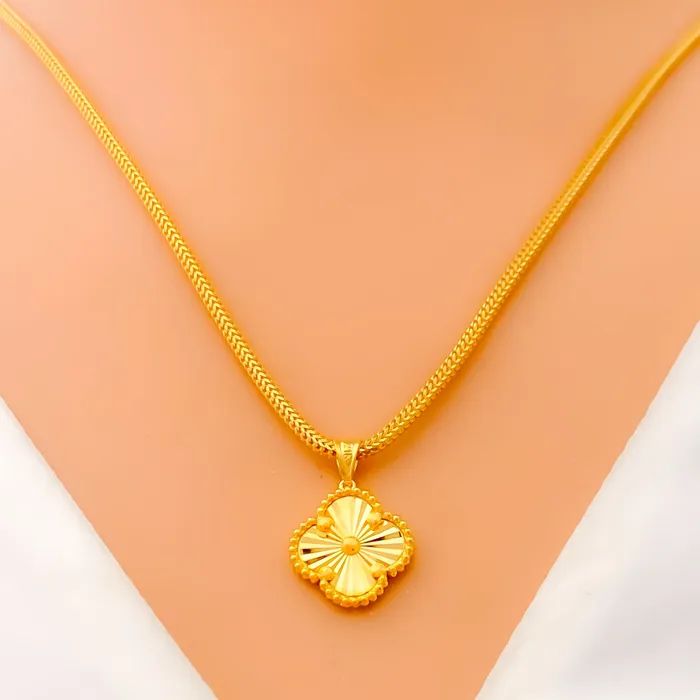 Andaaz Jewelers PreStyled Sets Upscale Timeless 21k Gold Clover Pendant Set