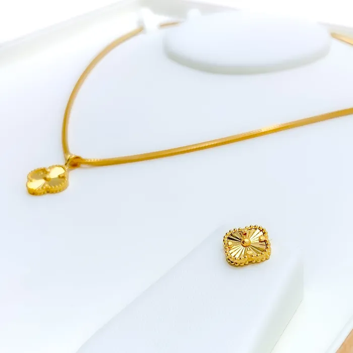 Andaaz Jewelers PreStyled Sets Upscale Timeless 21k Gold Clover Pendant Set