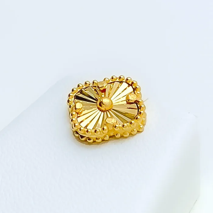 Andaaz Jewelers PreStyled Sets Upscale Timeless 21k Gold Clover Pendant Set