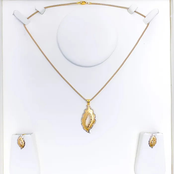 Magnificent Shiny 22K Gold Pendant Set Andaaz Jewelers PreStyled Sets