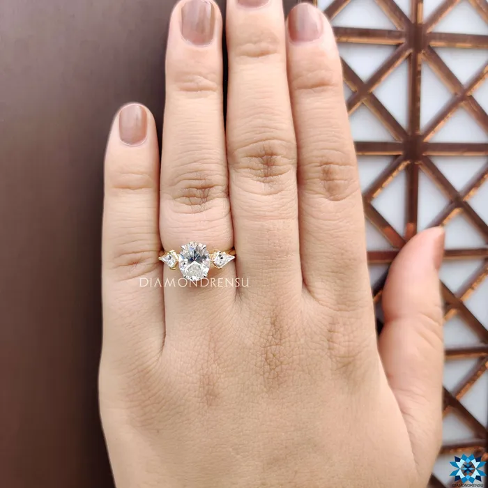 Diamondrensu Rings 234 TCW Oval Kite Cut Moissanite Cathedral Set Three Stones Engagement Ring Diamondrensu Rings 234 TCW Oval Kite Cut Moissanite Cathedral Set Three Stones Engagement Ring