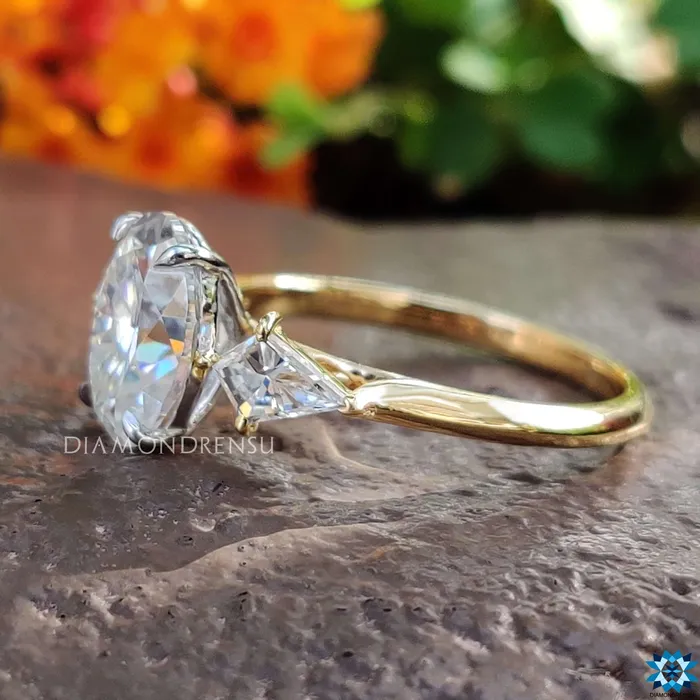 Diamondrensu Rings 234 TCW Oval Kite Cut Moissanite Cathedral Set Three Stones Engagement Ring Diamondrensu Rings 234 TCW Oval Kite Cut Moissanite Cathedral Set Three Stones Engagement Ring