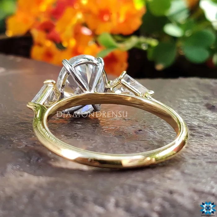 Diamondrensu Rings 234 TCW Oval Kite Cut Moissanite Cathedral Set Three Stones Engagement Ring Diamondrensu Rings 234 TCW Oval Kite Cut Moissanite Cathedral Set Three Stones Engagement Ring