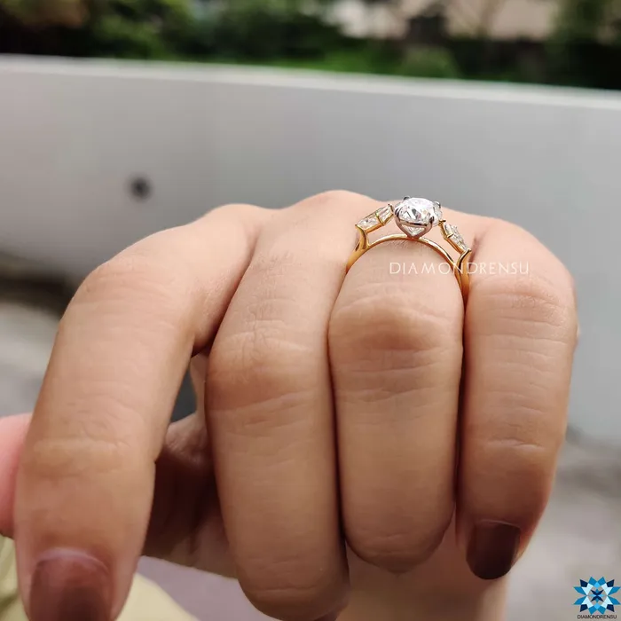 Diamondrensu Rings 234 TCW Oval Kite Cut Moissanite Cathedral Set Three Stones Engagement Ring Diamondrensu Rings 234 TCW Oval Kite Cut Moissanite Cathedral Set Three Stones Engagement Ring