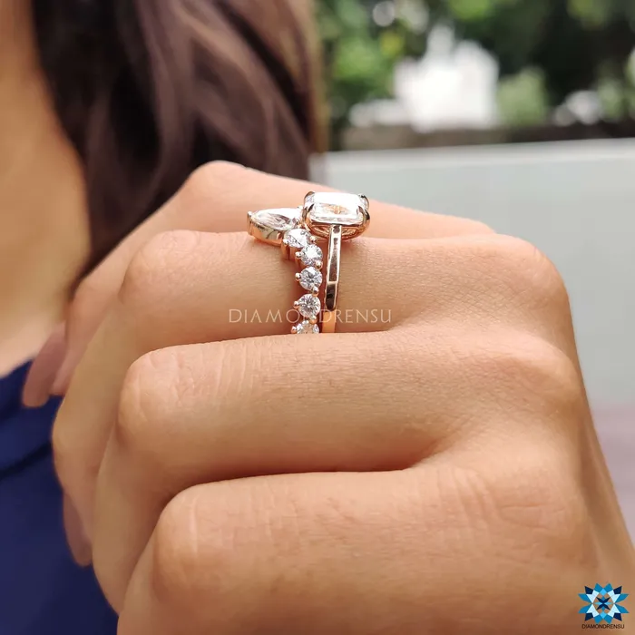 Diamondrensu Rings 435 TCW Radiant Brilliant Cut Solitaire Ring with Chevron Wedding Band