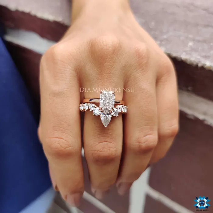 Diamondrensu Rings 435 TCW Radiant Brilliant Cut Solitaire Ring with Chevron Wedding Band