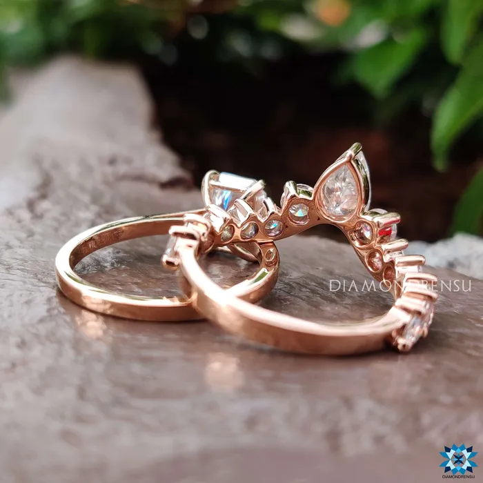 Diamondrensu Rings 435 TCW Radiant Brilliant Cut Solitaire Ring with Chevron Wedding Band