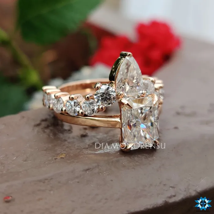 Diamondrensu Rings 435 TCW Radiant Brilliant Cut Solitaire Ring with Chevron Wedding Band