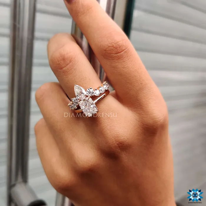 Diamondrensu Rings 435 TCW Radiant Brilliant Cut Solitaire Ring with Chevron Wedding Band