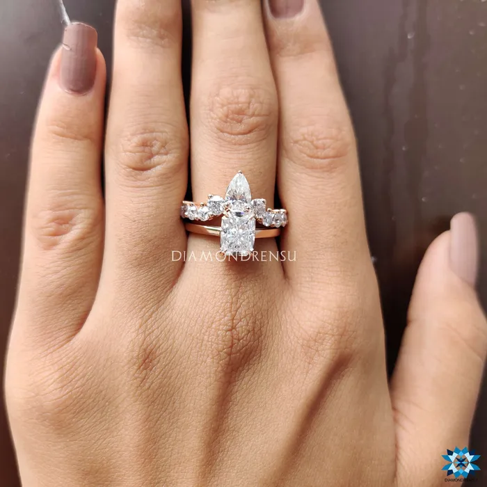 Diamondrensu Rings 435 TCW Radiant Brilliant Cut Solitaire Ring with Chevron Wedding Band