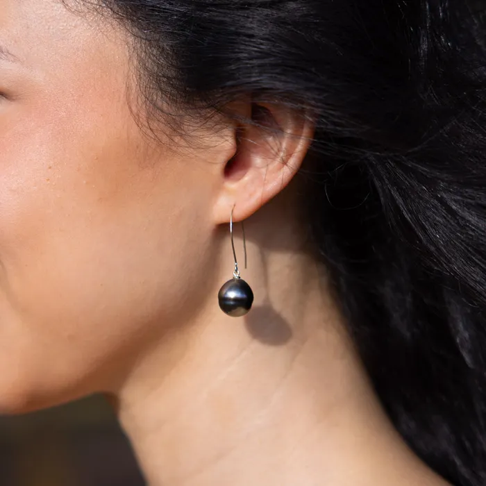 Earrings Circle Tahitian Black Pearl Earrings in Gold 1215mm Maui Divers Jewelry