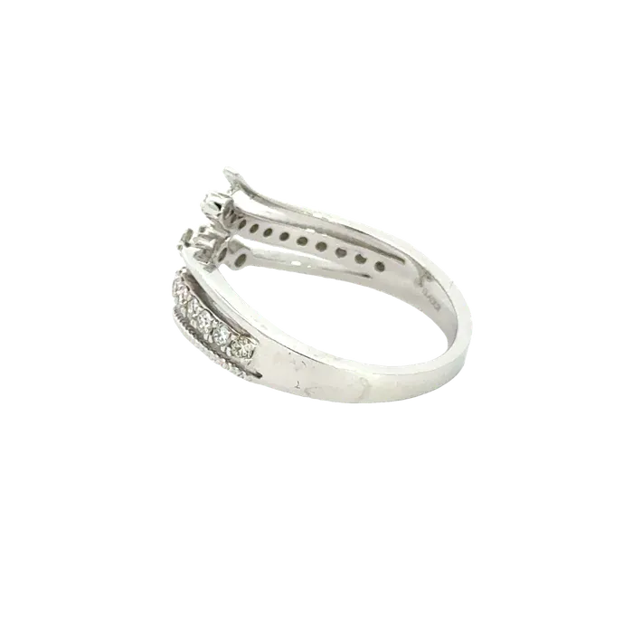 Gold Palace 18k White Gold and Diamond Fancy Ring in size 5 and total gold weight of 332g Rings