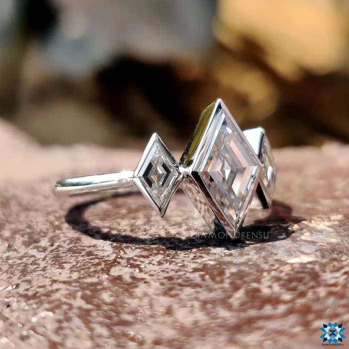 Rings Diamondrensu Bezel Set 129 TW Lozenge Cut Moissanite Three Stones Engagement Ring Rings Diamondrensu Bezel Set 129 TW Lozenge Cut Moissanite Three Stones Engagement Ring
